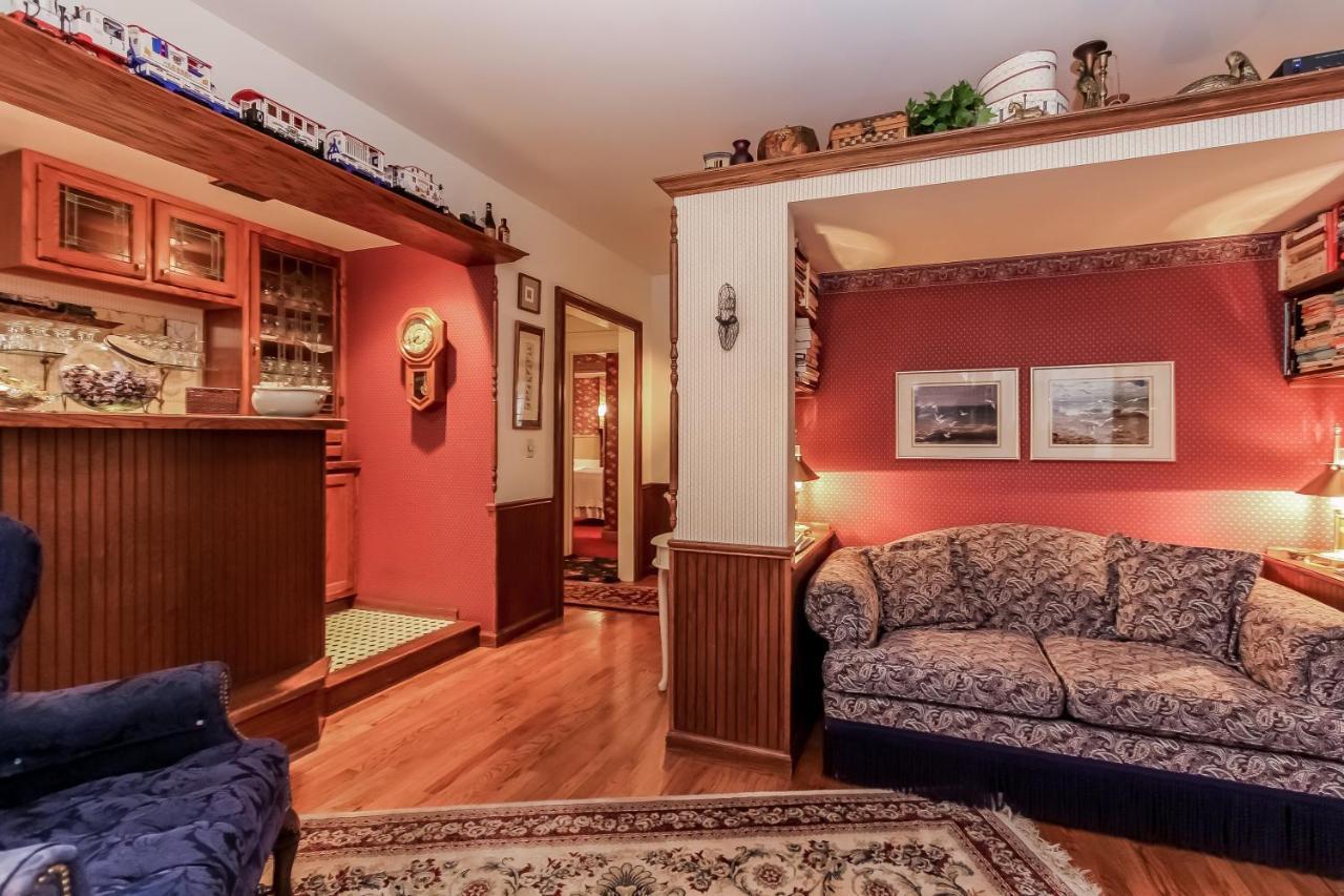 Yelton Manor Bed & Breakfast South Haven